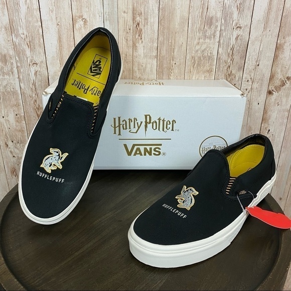 Vans x Harry Potter Huffle Puff Classic Slip on Sneakers Size 12 Men - Picture 1 of 13